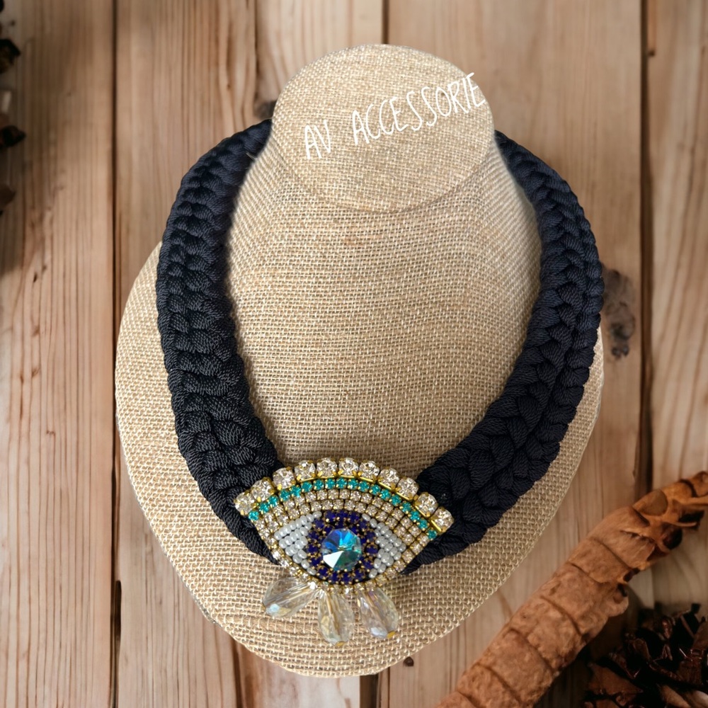 Handmade braided thread necklace - Picture 2 of 5